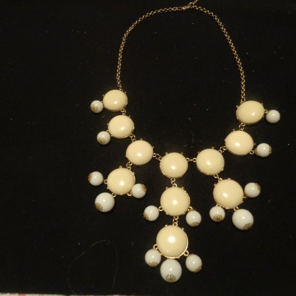 VINTAGE 60S 70S CREAM WHITE DISCS STATEMENT NECKLACE - Picture 1 of 3